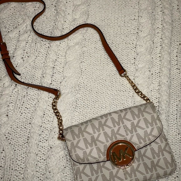 Michael Kors Handbags - Michael Kors small crossbody purse